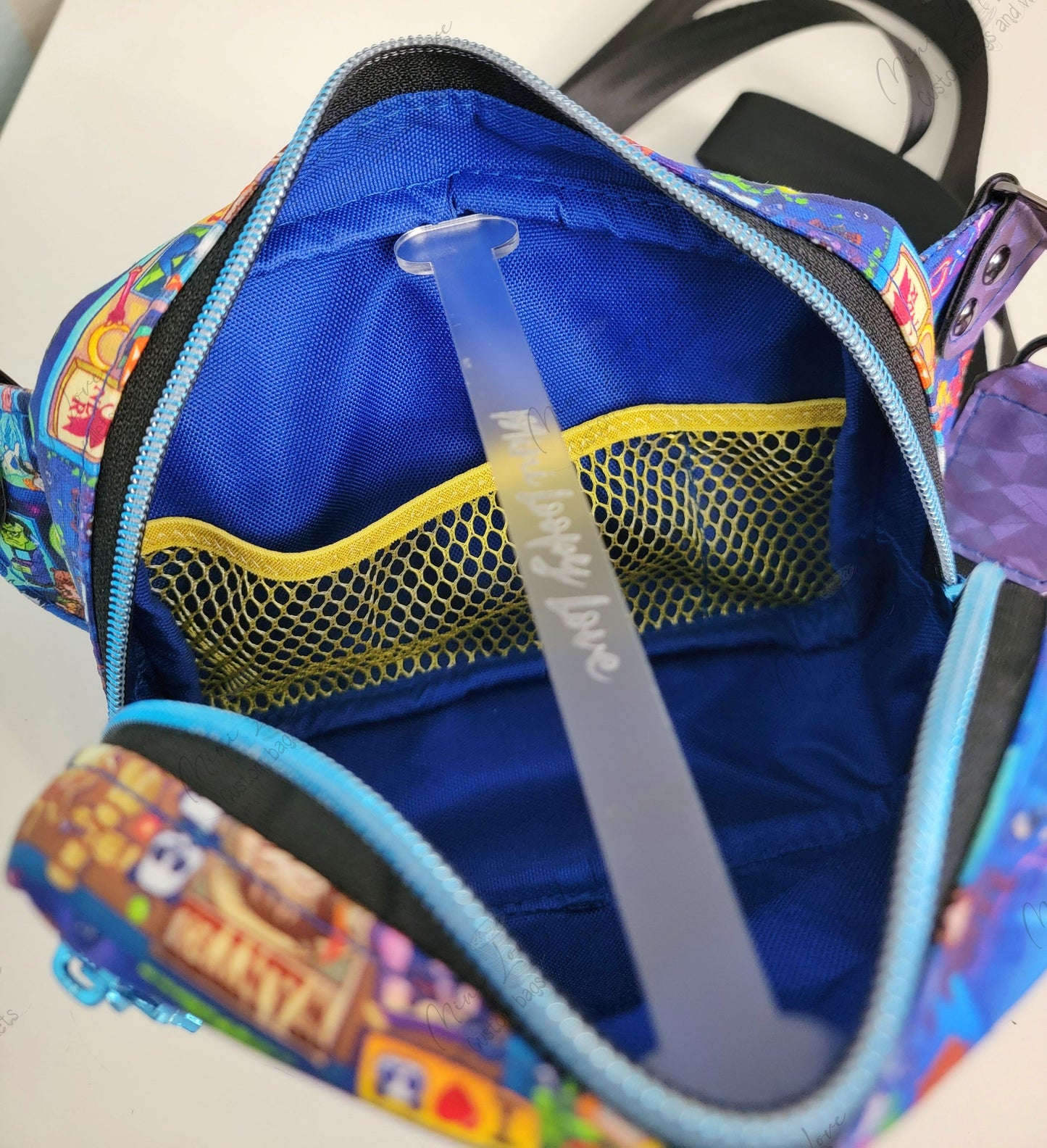Rayna sling bag: Gamer